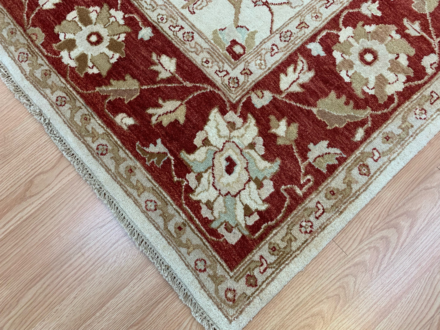 Hand-Knotted Wool Ivory/Red Agra Rug (7'10x9'11")