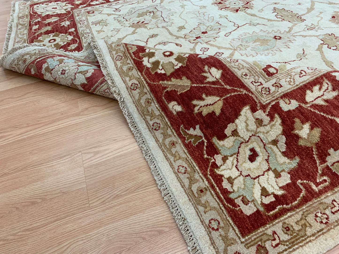 Hand-Knotted Wool Ivory/Red Agra Rug (7'10x9'11")